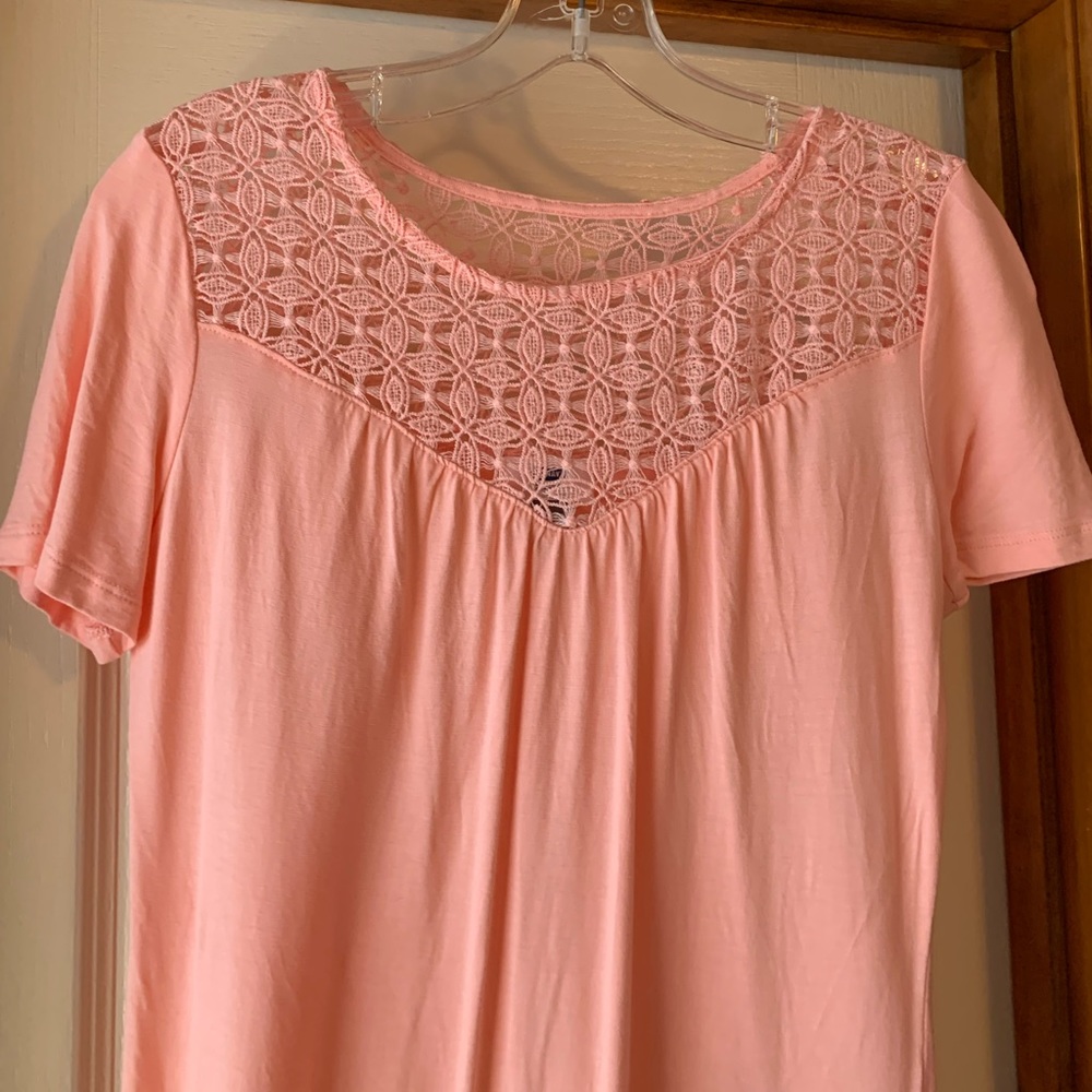 Women’s Top - Picture 2 of 4